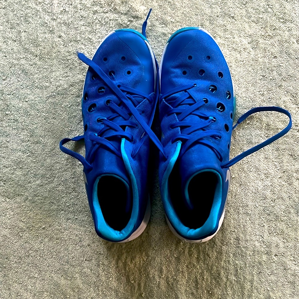 Mens Nike tennis shoes